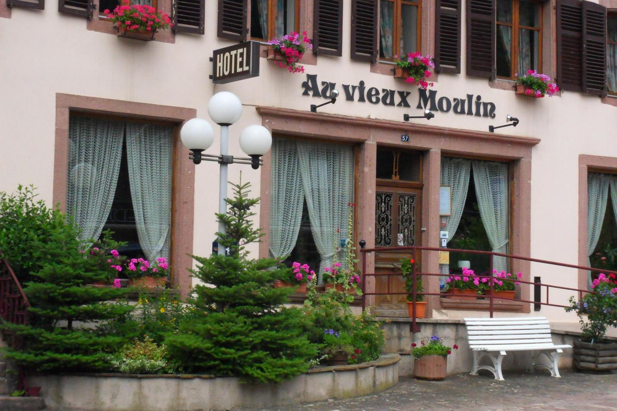 לפוטרואה Hotel Au Vieux Moulin מראה חיצוני תמונה